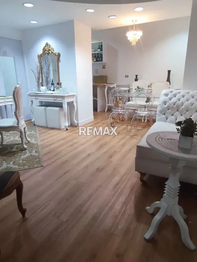 Se alquila local con gran potencial en el Centro Comercial Santa Fe