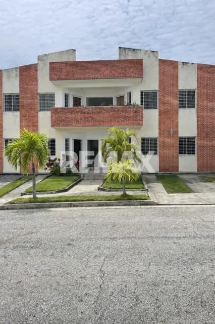 HERMOSO APARTAMENTO EN PLANTA BAJA CONJUNTO RESIDENCIAL LA FLORESTA, EQUIPADO EN AVENIDA YARACUY, SAN FELIPE