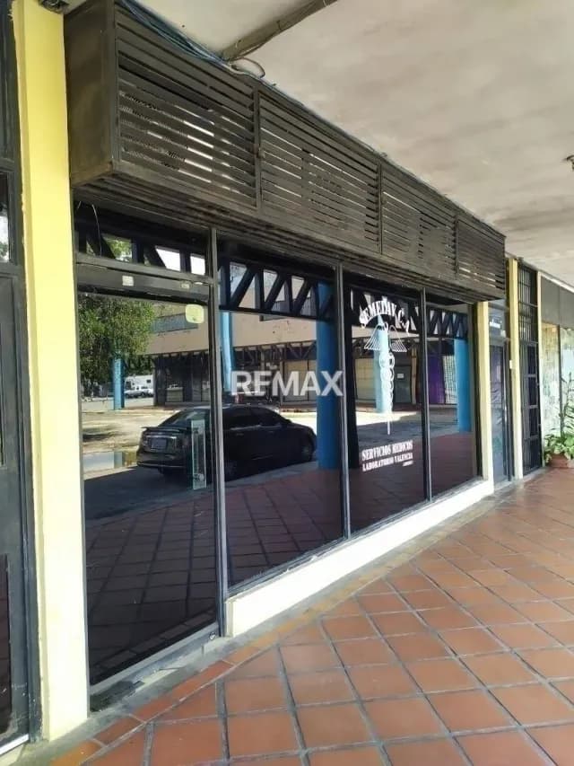 ALQUILER DE LOCAL COMERCIAL PLANTA BAJA HENRY FORD.