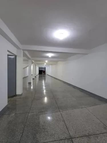 Local Alquiler Carabobo San Cristobal Tachira Alto Tráfico De Personas Y Vehiculos Amplio Salón Comercial Con Piso De Granito Una Oficina Baño Patio