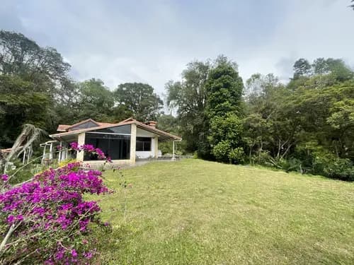 Casa De 5 Habitaciones En Venta En El Valle Sector El Playón Alto Mérida | 2.620 M2 De Terreno, Vista A La Sierra Nevada Y Acceso Privado