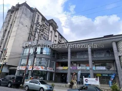 Lugar Ideal Para Un Negocio En La Zona Mas Estratégica De La Ciudad, A Solo Pasos De La Avenida Bolívar. Con Excelente Flujo De Personas Y Visibilidad. Espacios Listos Para Adaptar A Tu Marca.