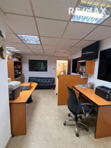 Galpón de 500mts2 con áreas administrativas, ¡ubicado en zona de alto tráfico de la carrera 19!