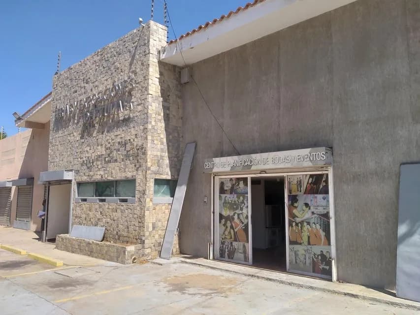 Comercial (Local Comercial) en Venta en Avenida Goajira, Zulia