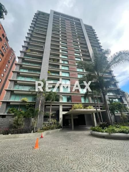 Majestuoso y Atractivo Apartamento Duplex en Venta, Res. Vistalavila - Sebucan