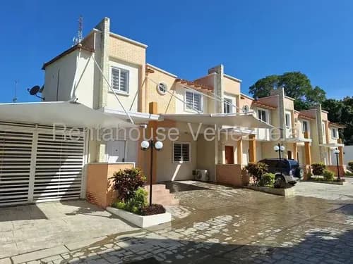 Townhouse En Venta Urb Barrio Sucre Zona Norte Maracay Propiedad A Estrenar Rm