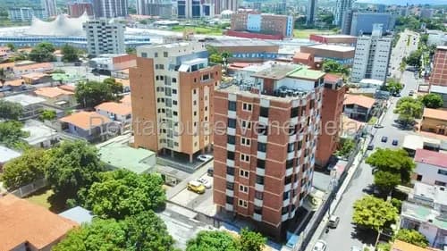 Maritza Lucena Vende Estupendo Apartamento Al Este De Barquisimeto, Cód. 26-3233, Cómodas Habitaciones, Espaciosa Sala, Aire Acondicionado Integral Operativo.