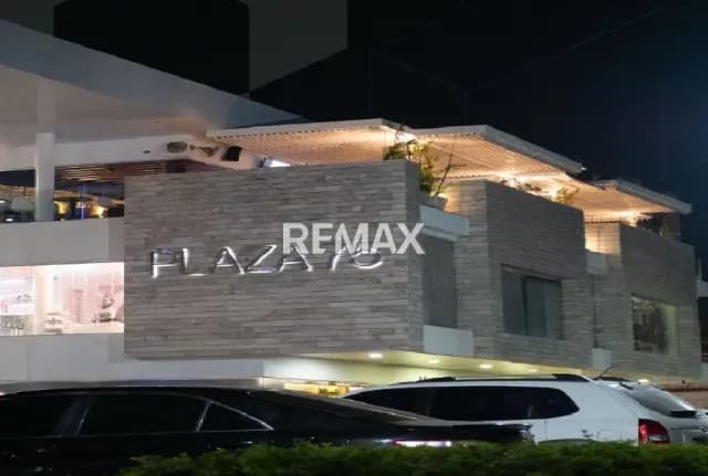 Hermoso Local en Plaza 75