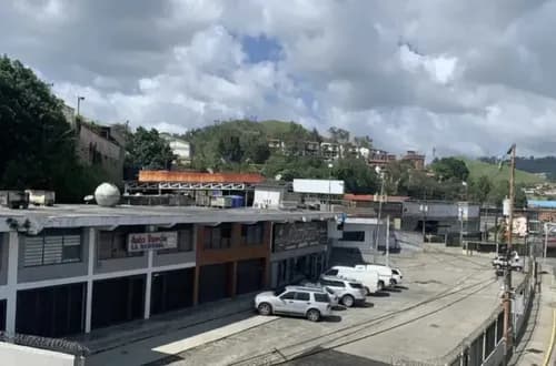 En Venta Centro Comercial Los Pinos. Con Un Área De Construcción De 1830 M2, Con Excelente Potencial De Crecimiento Tanto Horizontal Como Verticalmente. Uno De Las Mejores Ubicaciones En La Zona