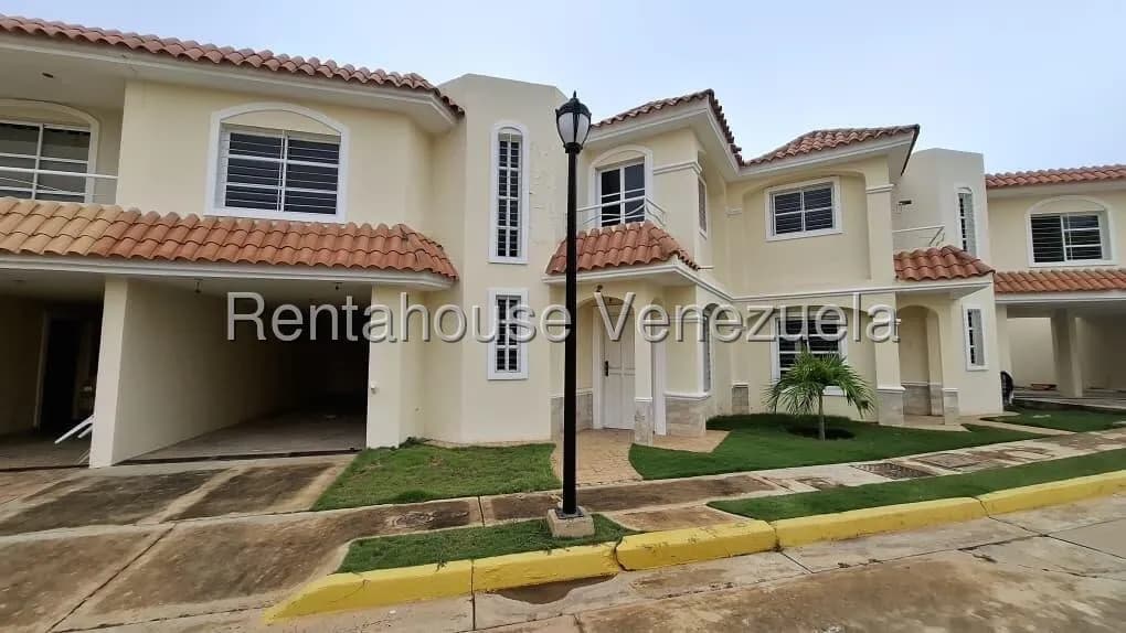 Townhouse (Duplex) en Venta en Lago Mar Beach, Zulia