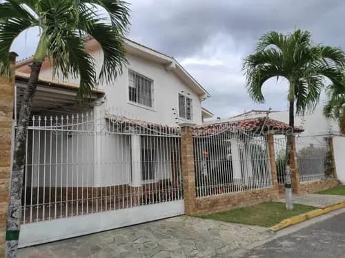 Casa En Venta Urb, La Victoria Guaracarima Excelente Zona #26-16064 Rm