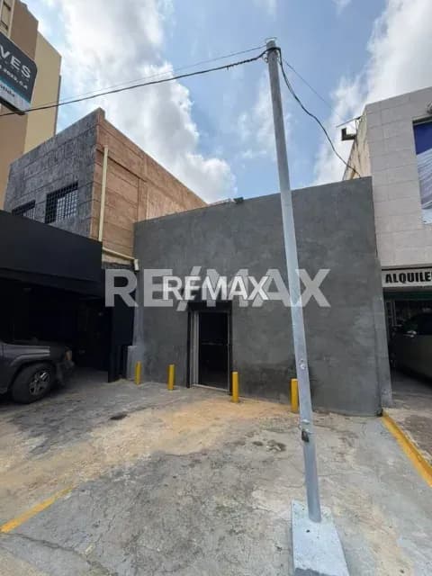 Local comercial en venta a pie de calle Dr. Portillo,