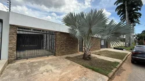 Casa En Venta En Valencia Urb. Guaparo 1.000 Mts2. F. R
