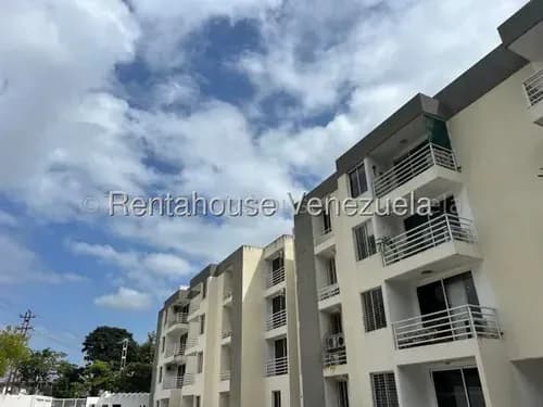 Alquilo Amplio Y Cómodo Apartamento En Cabudare, Cód. 26-13272, Maritza Lucena, Cocina Con Tope De Granito, Agua Constante, Vigilancia 24/7, Con Portón Eléctrico