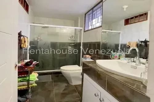Jg Cod Flex 26-5678 Se Vende Bella Y Actualizada Casa De 274 Mts 6 Puestos De Estacionamiento En La California Sur Negociable
