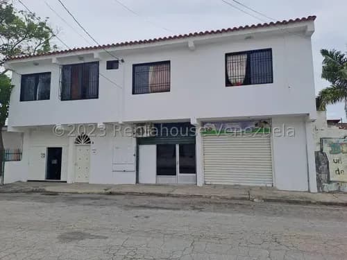 Rentahouse Lara Vende: Casa Con Tanque En El Centro-este. 2 Locales Y Anexo. 5 Hab / 4 B.