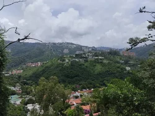 Hermosa Casa Con Espectacular Vista, Ubicada En Calle Cerrada Con Vigilancia Privada, En Una De Las Mejores Zonas De El Cafetal Avenida Santa Ana. Fr