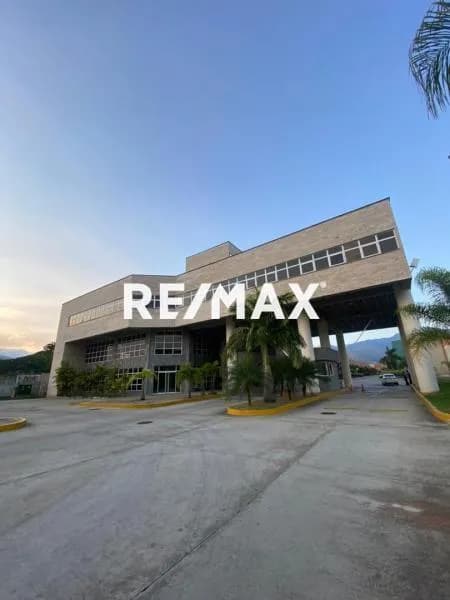 En Venta Galpon Comercial en el Centro Empresarial del Norte, urb Manantial, Naguanagua
