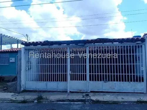 Andreymar Canelón Vende Linda Casa En Conjunto Cerrado De Cabudare, Cómodas Habitaciones, Gas Por Bombona. Agua Tres Veces Por Semana.