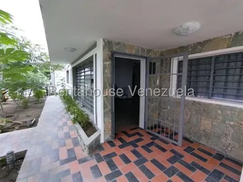 Casa En Venta En La Soledad En Maracay 26-13710 Irrr