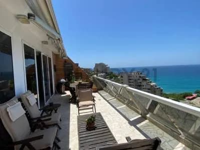 Lujoso Apartamento con amplia terraza ,fabulosa vista al mar.