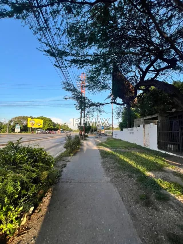 EN VENTA TERRENO UBICADO EN LA AVENIDA LA SALLE CON AVENIDA LAS INDUSTRIAS, BARQUISIMETO