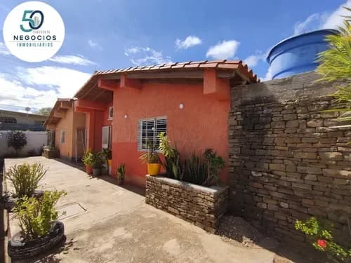 Hermosa Casa Ubicada En La Av Juan Bautista Arismendi.