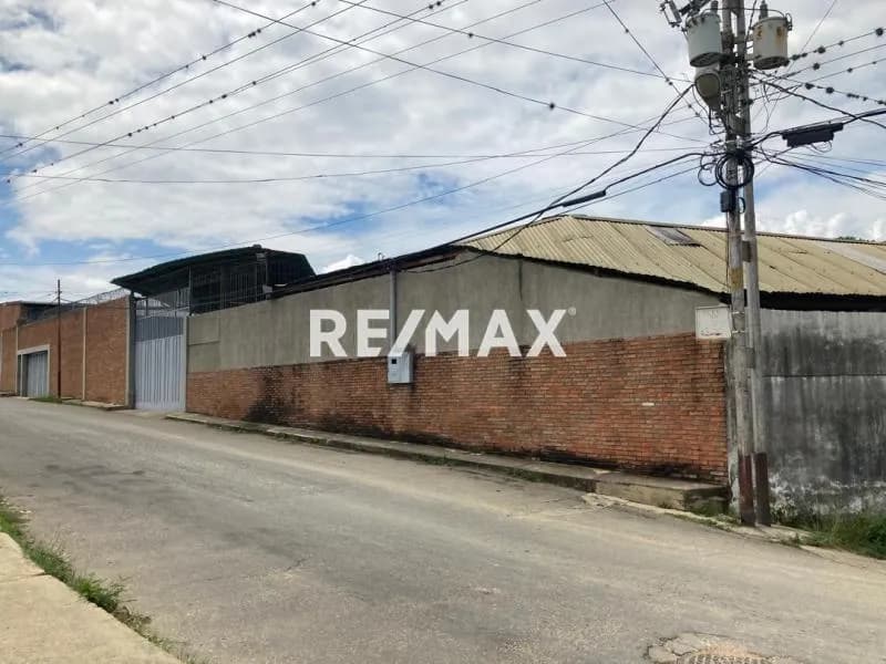 ¡Alquiler Industrial Estratégico! 2.100 m² en Cabudare