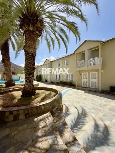 Townhouse En Los Robles, Pampatar, Municipio Maneiro, Isla De Margarita Cod: 1809