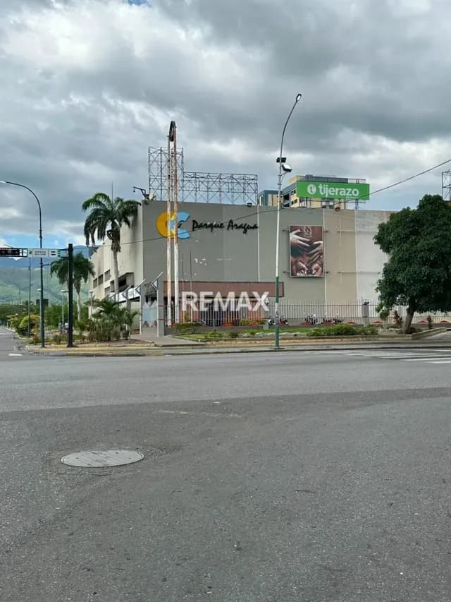 ALQUILER LOCAL COMERCIAL UBICADO , C.C.PARQUE ARAGUA