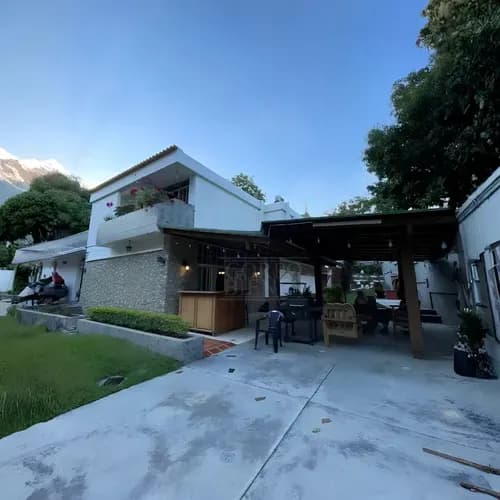 Casa - Venta Prados Del Este 350 M2 Const. 716 M2 Tno.