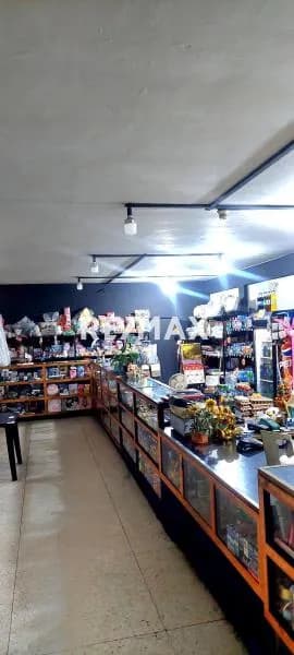 LOCAL EN VENTA USO COMERCIAL UBICADO EN AVENIDA PERIMETRAL DE CUMANÁ