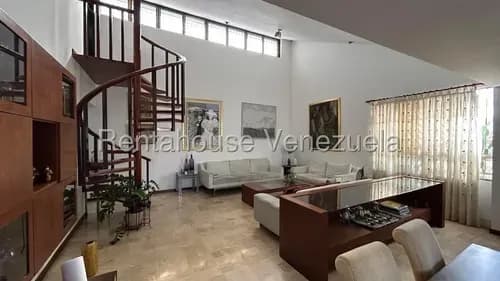 Sq. Apartamento Dúplex En Alquiler En Los Chorros D26-14100s