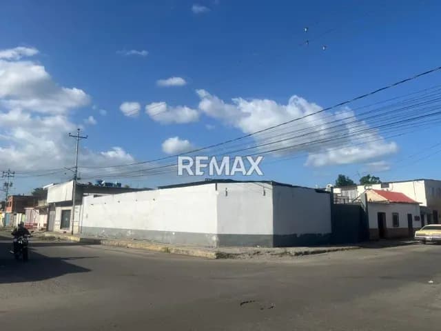 Venta Casa Comercial con Galpon