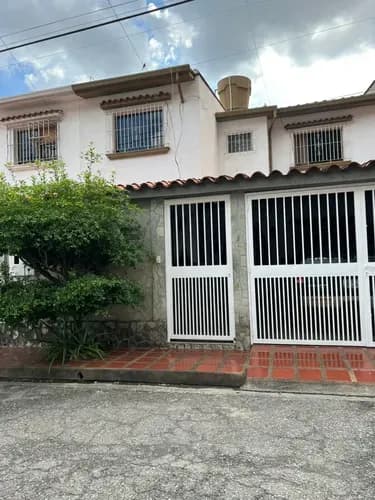 En Venta Excelente Casa Familiar En Los Chaguramos, Valle Arriba Guatire