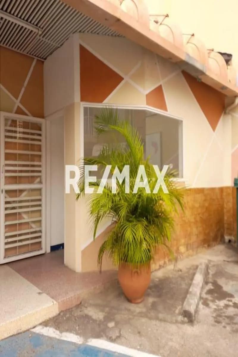 Local Comercial N° ML-01 en Venta Centro Comercial Plaza la Cruz - Cabudare