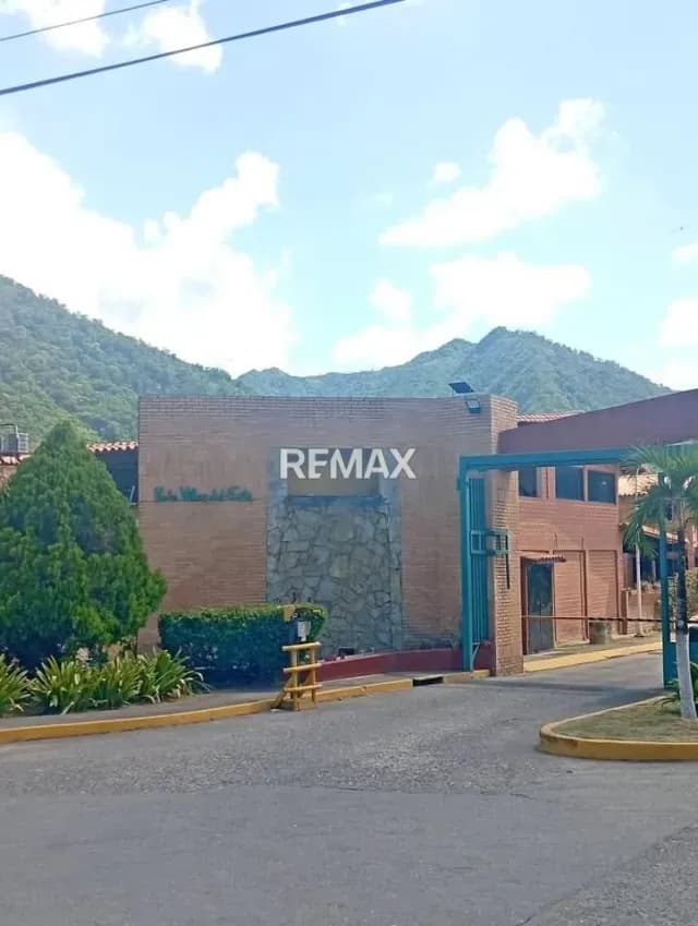 HERMOSA CASA EN VENTA-URB. VILLAS DEL ESTE, GUATIRE.