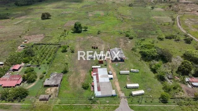 SE ALQUILA PATIO CON EXTENSO TERRENO EN ZONA NORTE LA TOSCANA