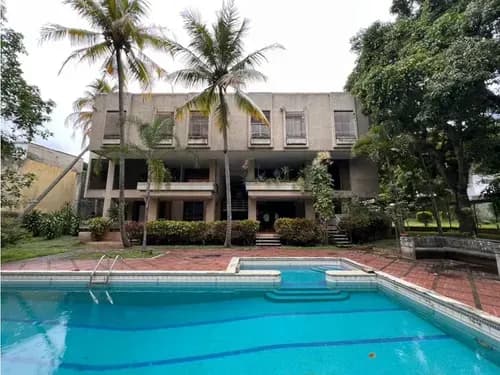 Se Vende Casa 1450m² 8h+s/8.5b+s/12p Los Chorros