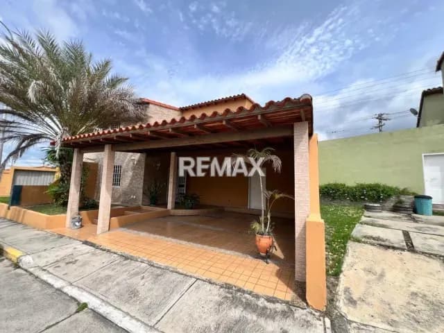 CASA EN VENTA URB CAMPO ALEGRE CABUDARE EQUIPADA