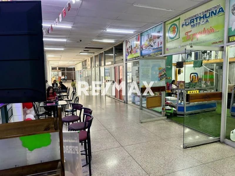 MAGNÍFICO LOCAL EN ALQUILER EN EL CC LOS CHAGUARAMOS