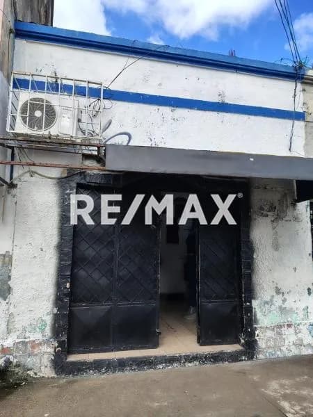 EN VENTA LOCAL COMERCIAL UBICADO EN CALLE 11 ANTIGUA CHIMBORAZO, SECTOR CENTRO