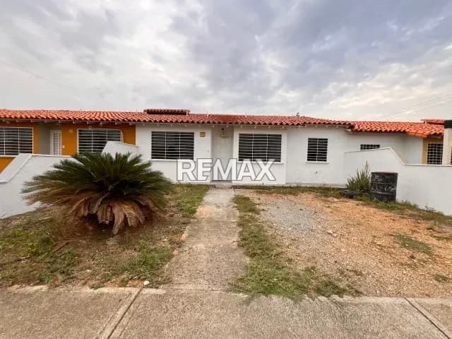 Casa en alquiler ubicada en Urbanización Lomas de Santa Sofía - Araure