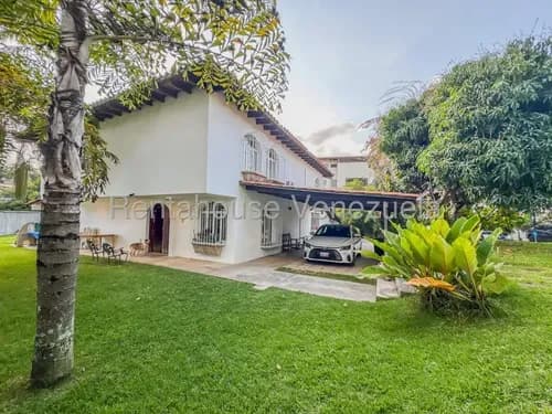 Af- Casa En Venta En Cumbres De Curumo, Con Excelente Distribución, Amplio Estacionamiento, Ubicada En Calle Cerrada Con Vigilancia
