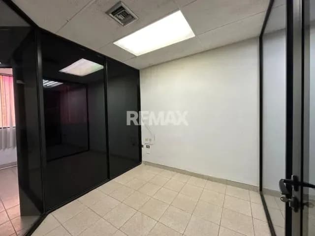 Oficina en Alquiler Centro Comercial El Parral Zona Este - Barquisimeto
