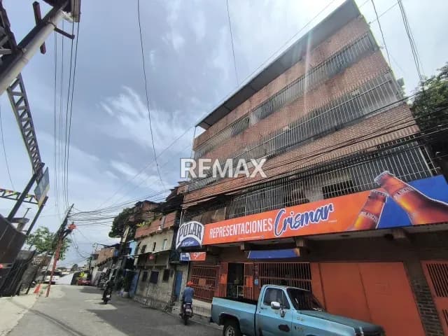 Casa edificio comercial en venta en Petare, Mirador del Este sector El Nazareno