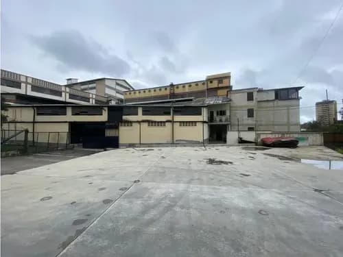 Se Vende Galpon 2385m² 6b+10e Carrizal
