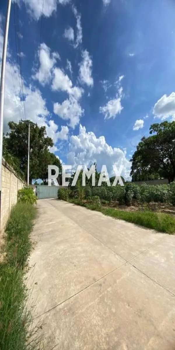 En Venta Terreno con Galpones en el Macaro Aragua