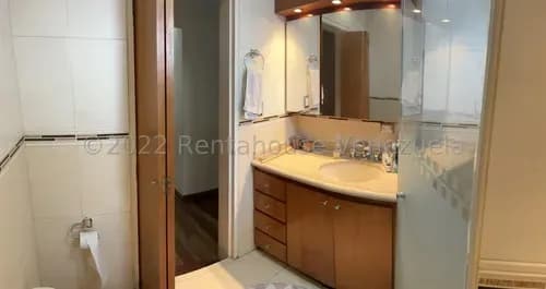 Apartamento Completamente Remodelado En Colinas Tahona #23-4801 John Hoyer