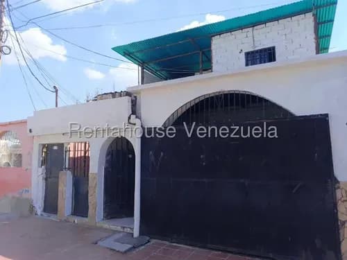 Orieta Rojas Casa En Venta Que Incluye 6 Anexos En Santa Rosa, Ideal Para Vivir Y Generar Renta Inmediata Con Los Alquileres 26-12675 May11